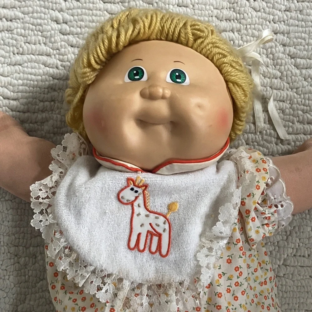 Vintage Cabbage Patch Doll with original dress signed 1985 bib some stains - Picture 2 of 15